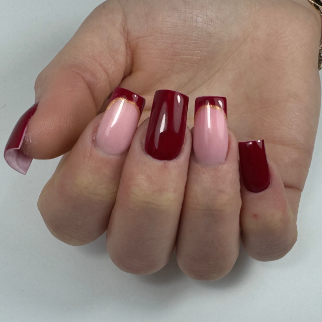 Manicure hybrydowy — realizacja PATI NAILS Studio Paznokci