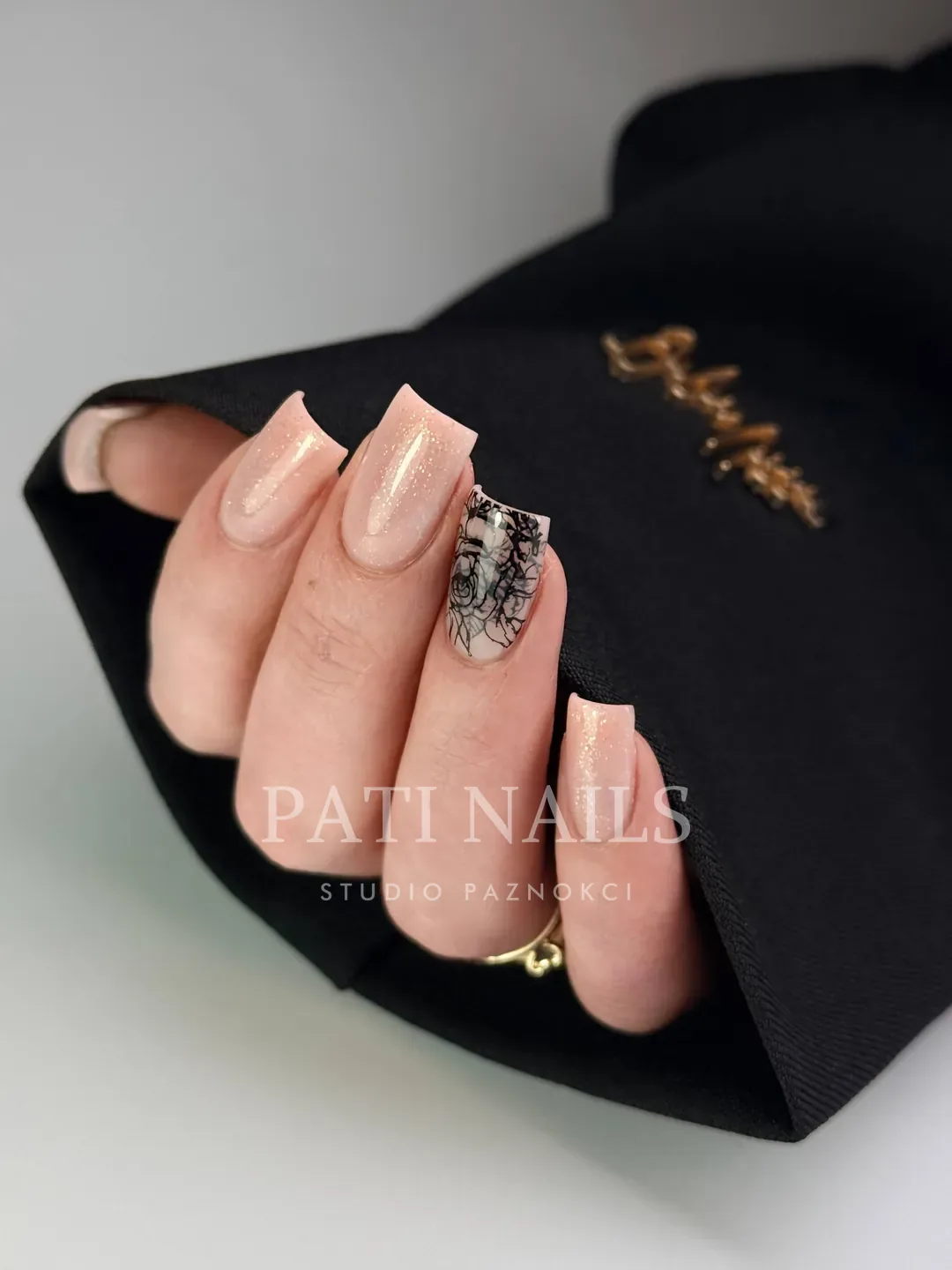 Stylizacja żelowa — realizacja PATI NAILS Studio Paznokci