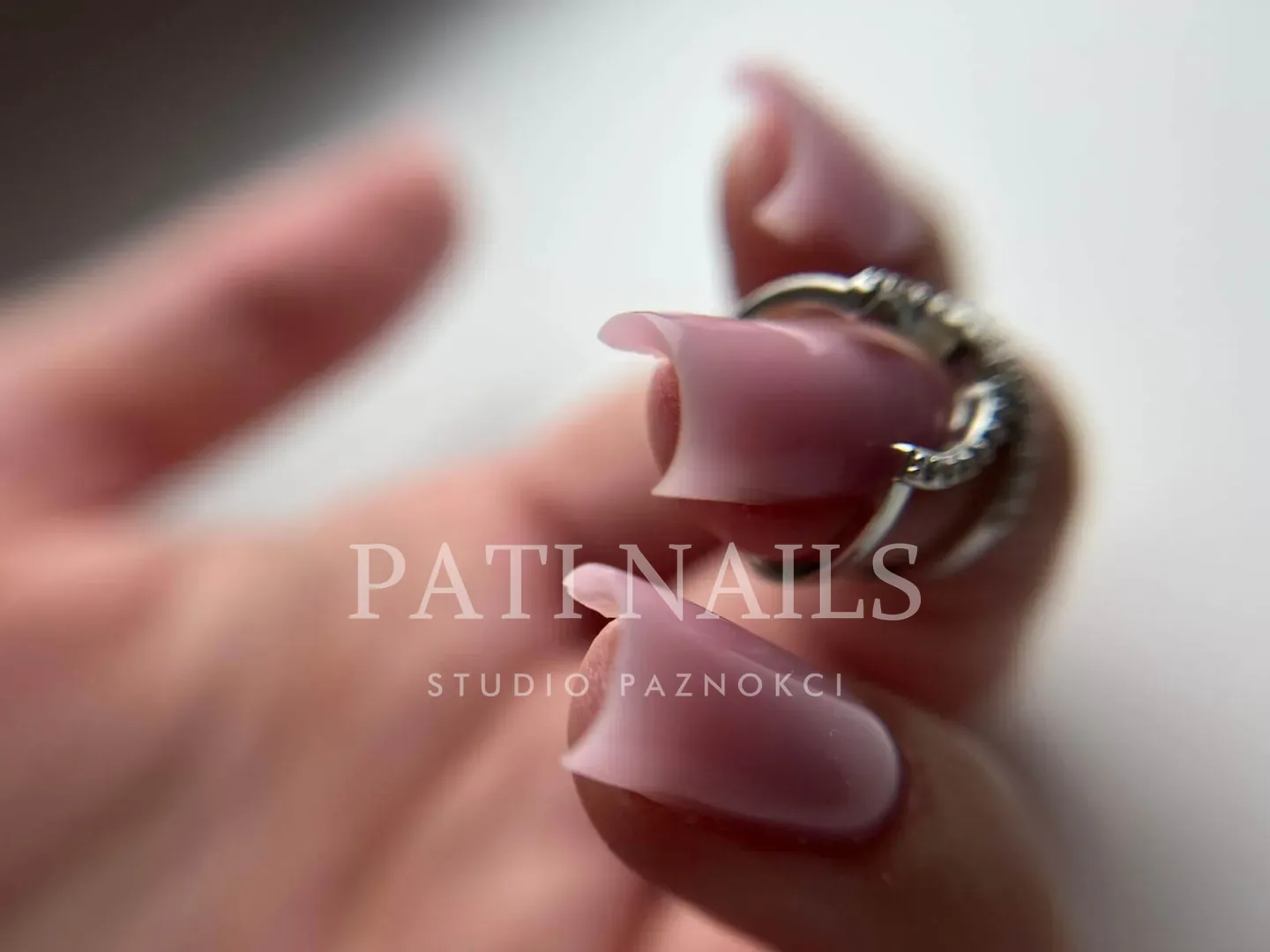 Stylizacja żelowa — realizacja PATI NAILS Studio Paznokci