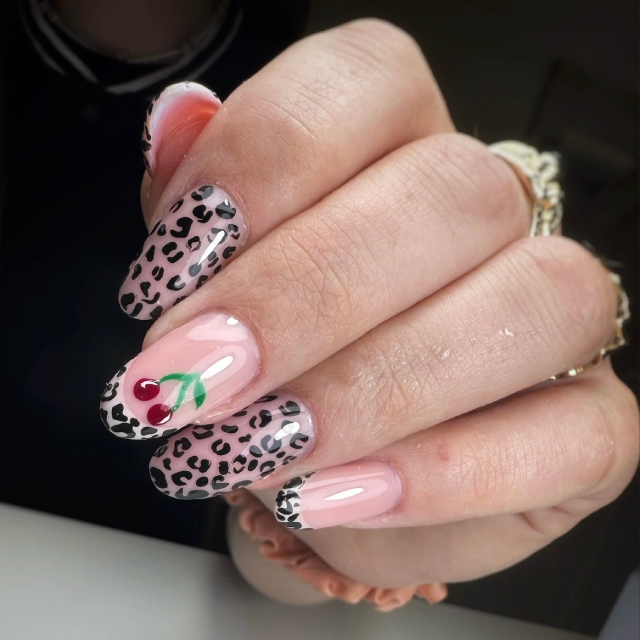 Dodatkowe zdobienia — realizacja PATI NAILS Studio Paznokci