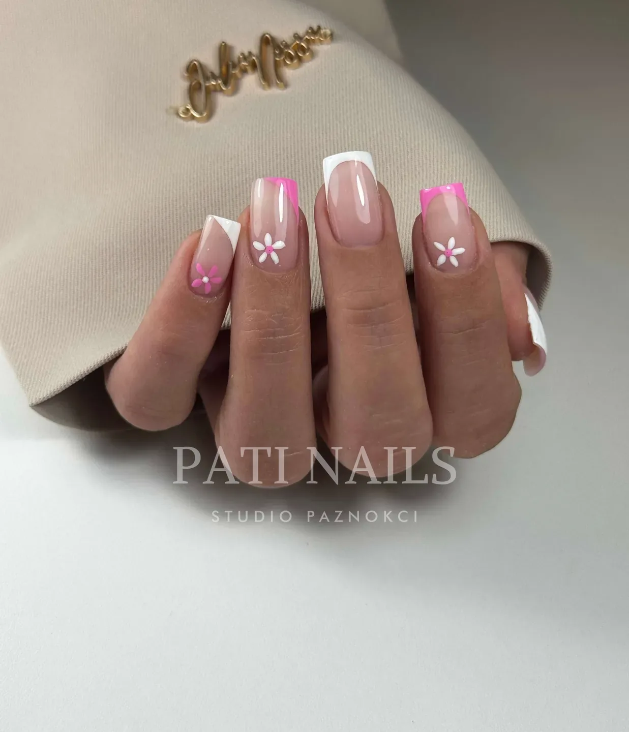 Dodatkowe zdobienia — realizacja PATI NAILS Studio Paznokci