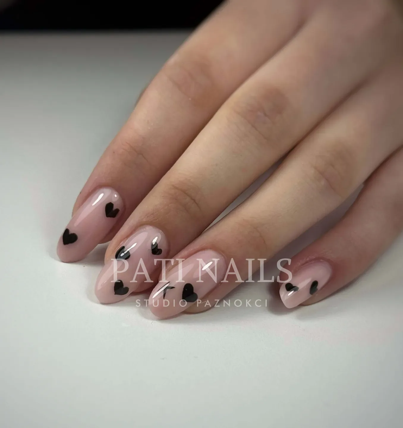 Dodatkowe zdobienia — realizacja PATI NAILS Studio Paznokci