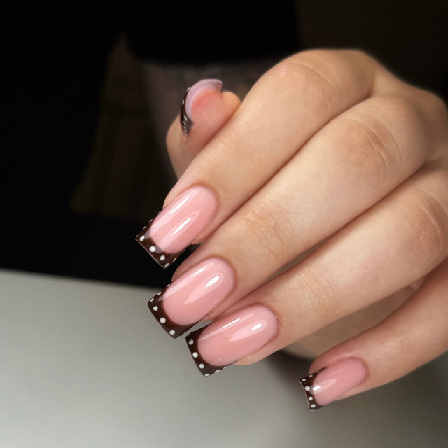 Dodatkowe zdobienia — realizacja PATI NAILS Studio Paznokci