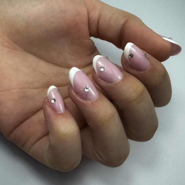 Dodatkowe zdobienia — realizacja PATI NAILS Studio Paznokci