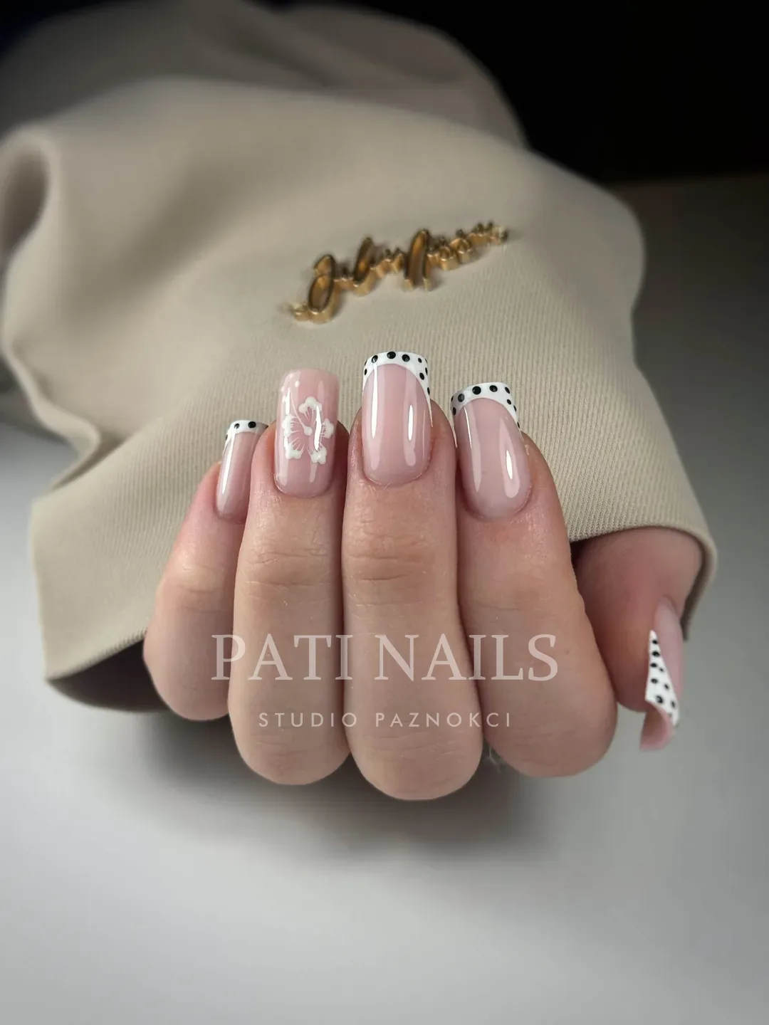Dodatkowe zdobienia — realizacja PATI NAILS Studio Paznokci