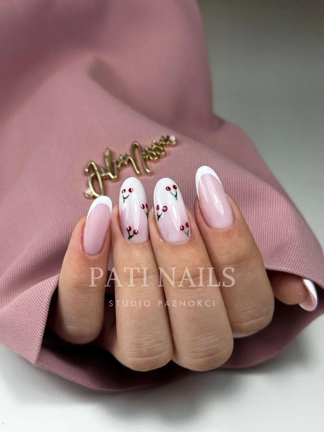 Dodatkowe zdobienia — realizacja PATI NAILS Studio Paznokci